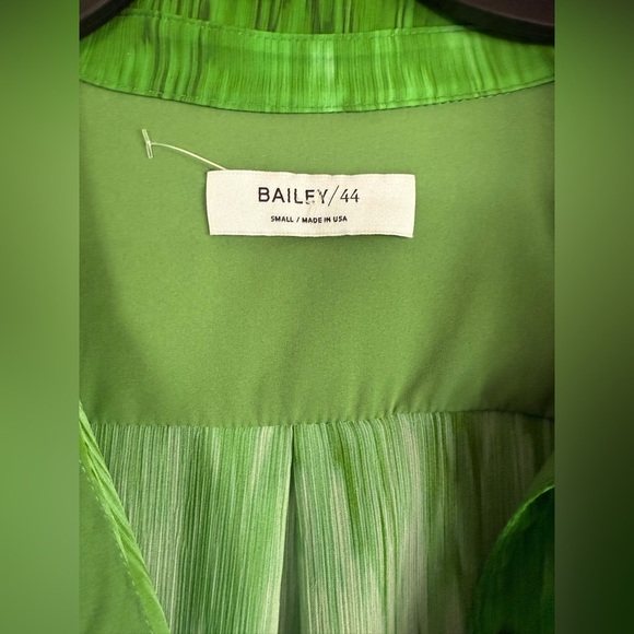 NWT Bailey 44 Clarence Top in Green 🥝 - Picture 6 of 9